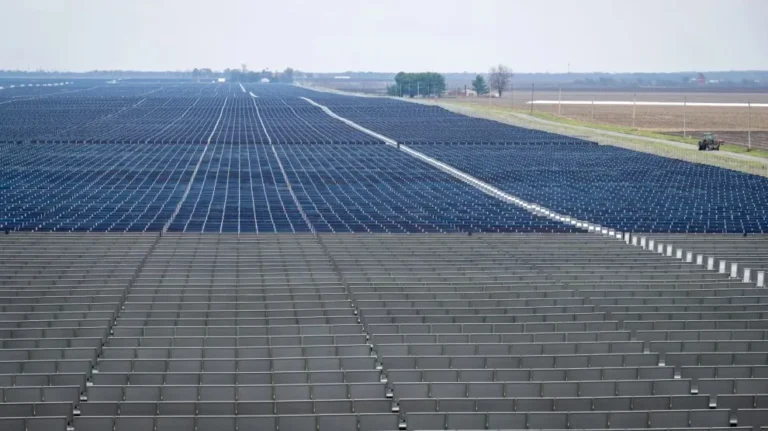 Chicago’s Municipal Buildings Are Now Powered Largely by the Sun – Mother Jones Chicago’s Municipal Buildings Are Now Powered Largely by the Sun – Mother Jones