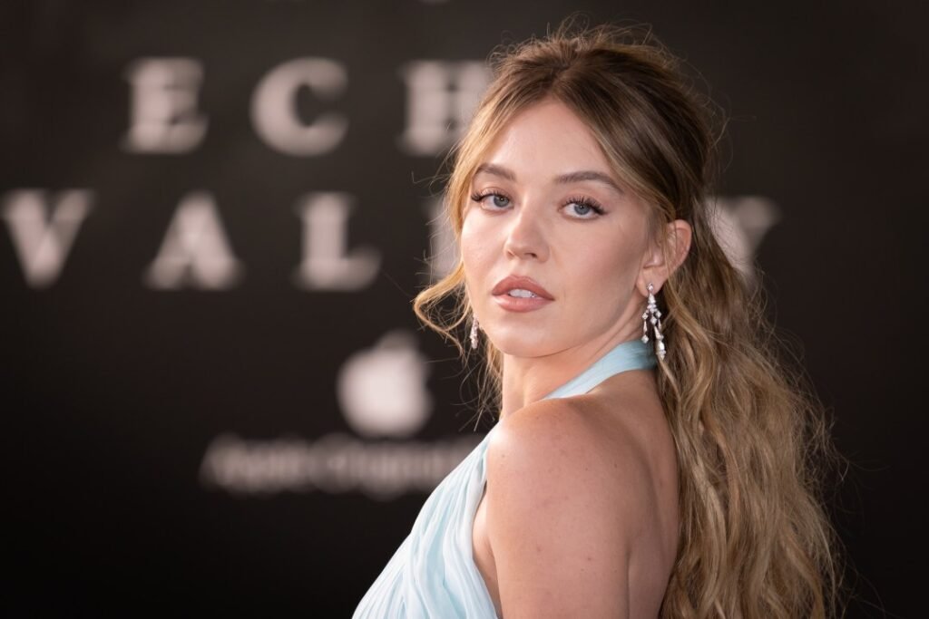 Trump says he 'can't stand' Taylor Swift, praises Sydney Sweeney